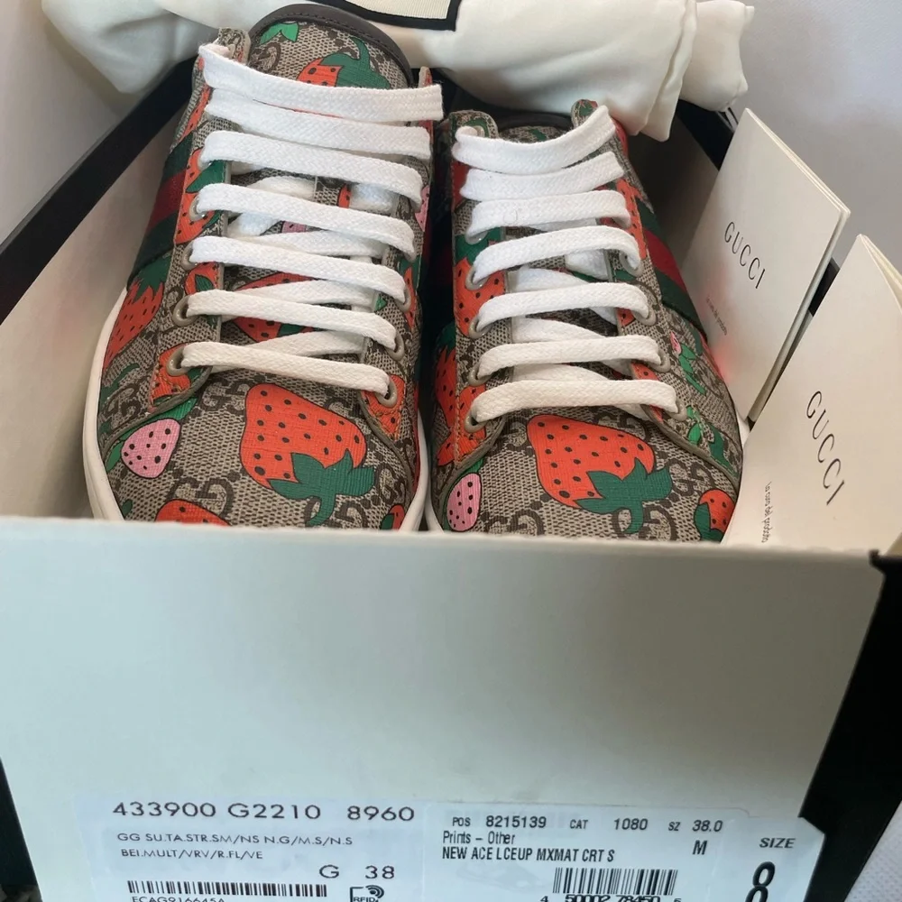 Authentic Gucci Strawberry Sneakers - Picture 4 of 8